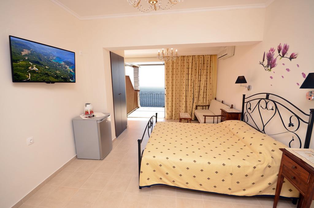 Golden Fox Studios And Suites Lákones Zewnętrze zdjęcie