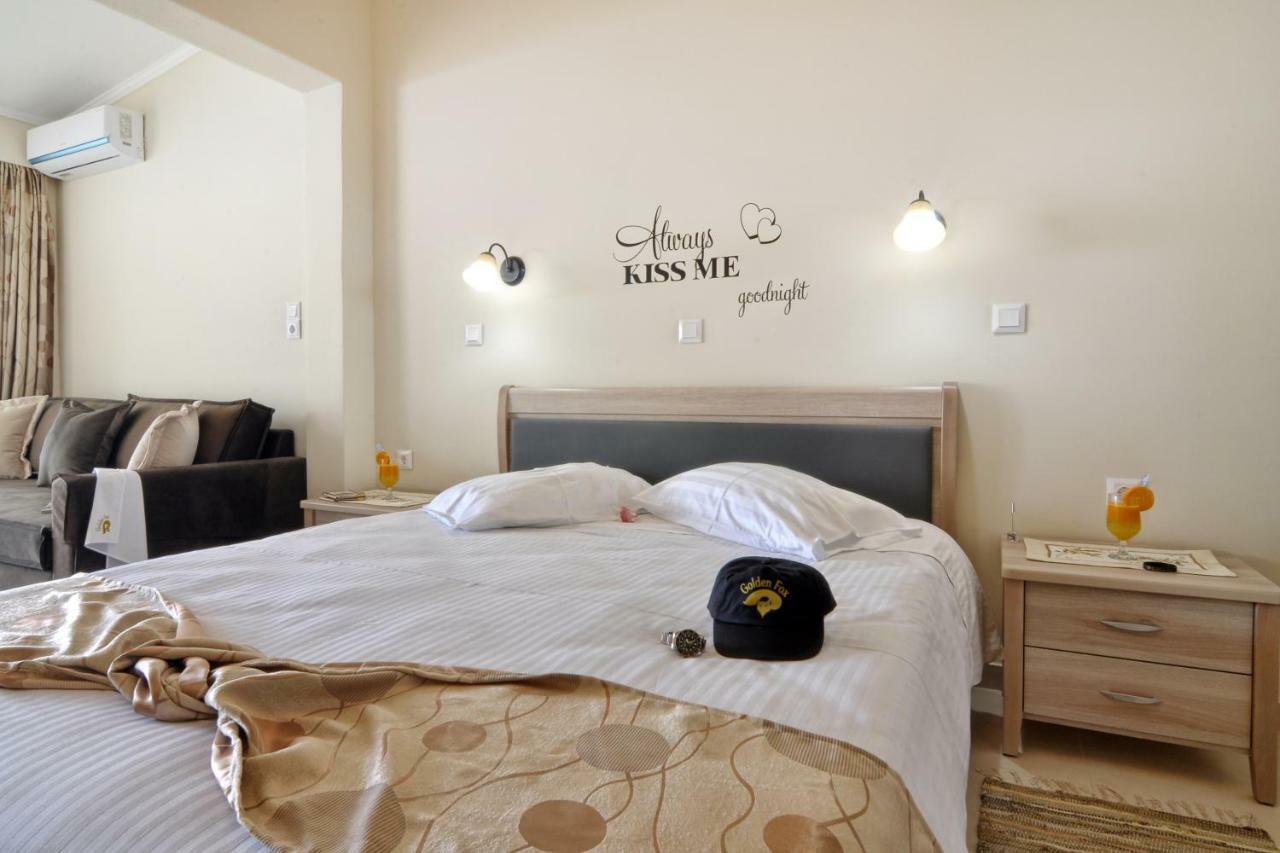 Golden Fox Studios And Suites Lákones Zewnętrze zdjęcie