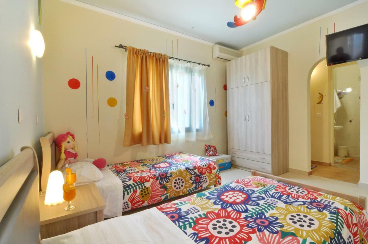 Golden Fox Studios And Suites Lákones Zewnętrze zdjęcie