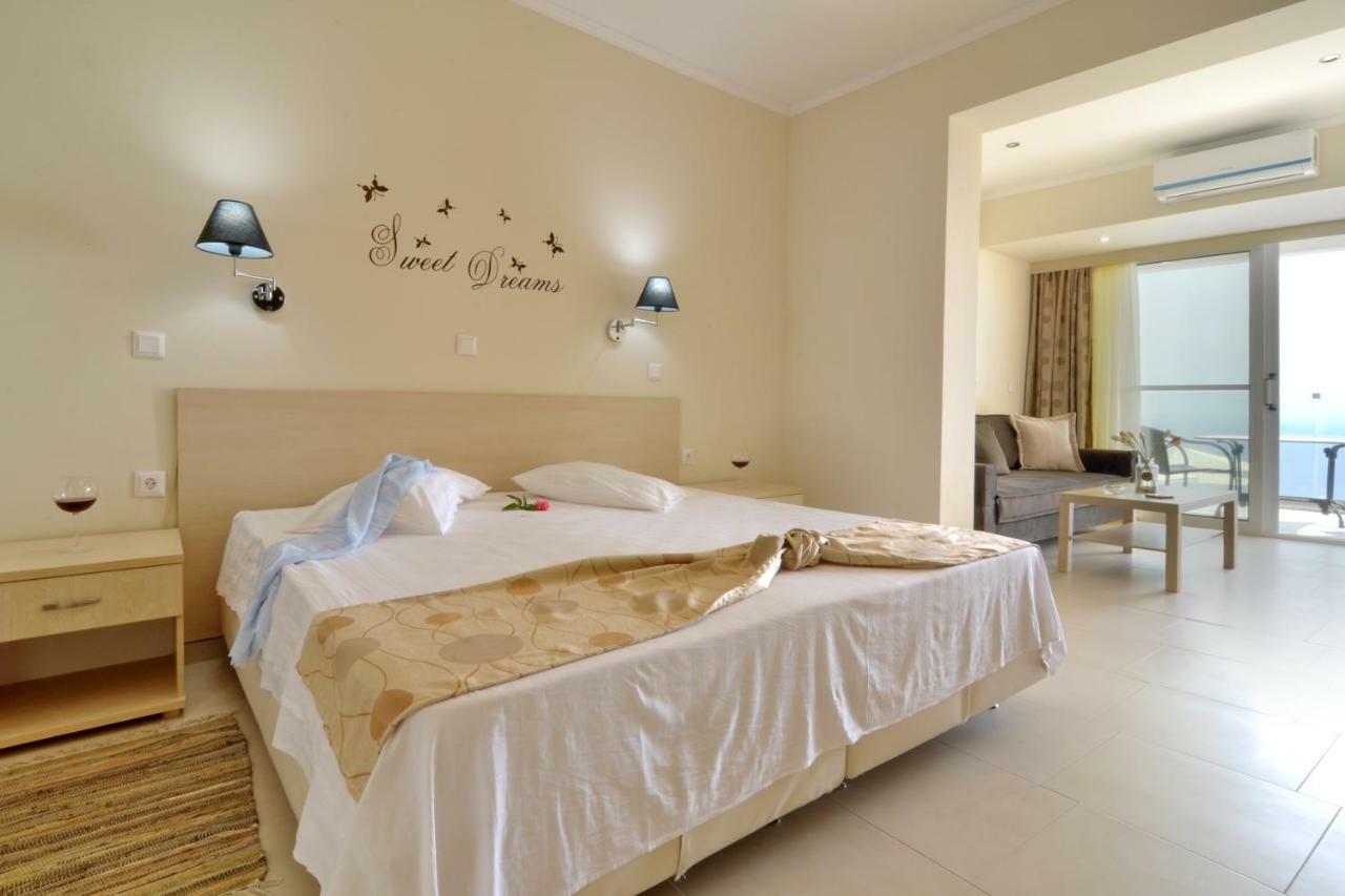 Golden Fox Studios And Suites Lákones Zewnętrze zdjęcie