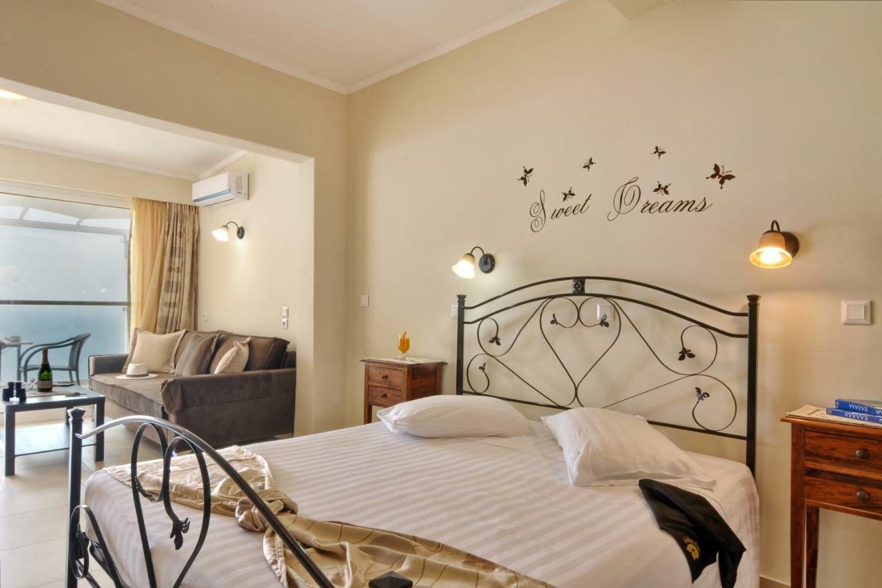 Golden Fox Studios And Suites Lákones Zewnętrze zdjęcie